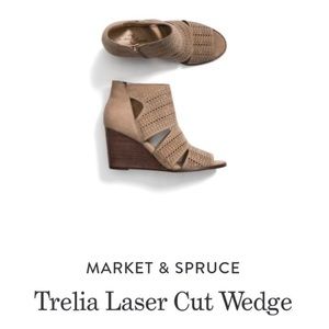 Stitch Fix Market & Spruce Láser Cut Wedge 6